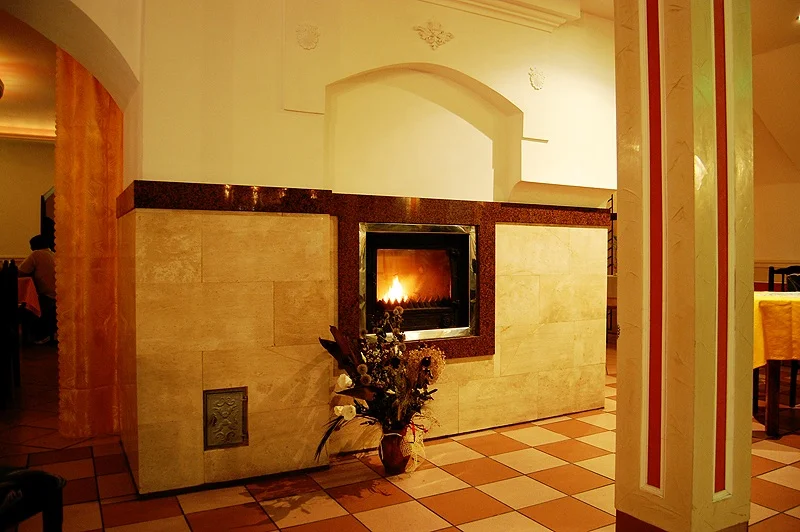 Tulisija Hotel La-Musica -ravintolassa