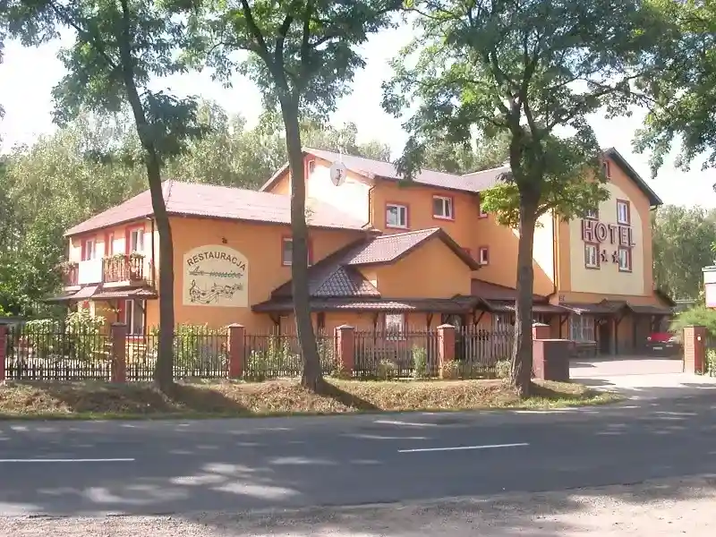 Hotel La-Musica nähtynä kadulta